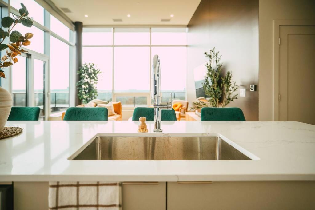 New - Luxury 2Br Penthouse Apt In Central Halifax Buitenkant foto